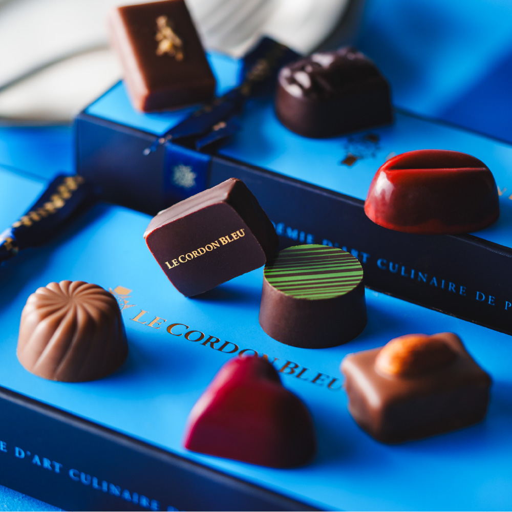 ル・コルドン・ブルー ショコラ・デコール10 C-26 HB / のし包装メッセージカード不可 LE CORDON BLEU ボンボンショコラ バレンタインチョコ チョコレート スイーツ おしゃれ ブランドチョコ 手土産 JGS バレンタイン 2026 バレンタインデー バレンタインギフト2026