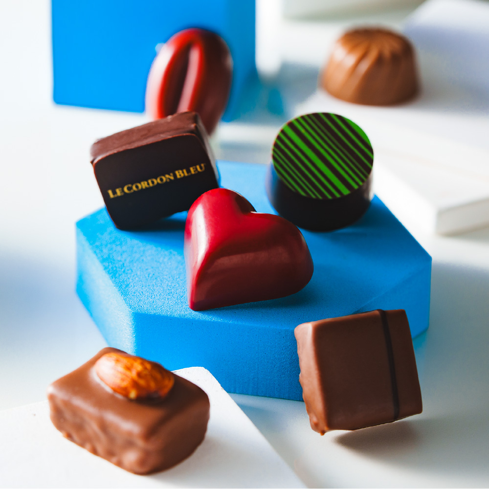 ル・コルドン・ブルー ショコラ・デコール10 C-26 HB / のし包装メッセージカード不可 LE CORDON BLEU ボンボンショコラ バレンタインチョコ チョコレート スイーツ おしゃれ ブランドチョコ 手土産 JGS バレンタイン 2026 バレンタインデー バレンタインギフト2026