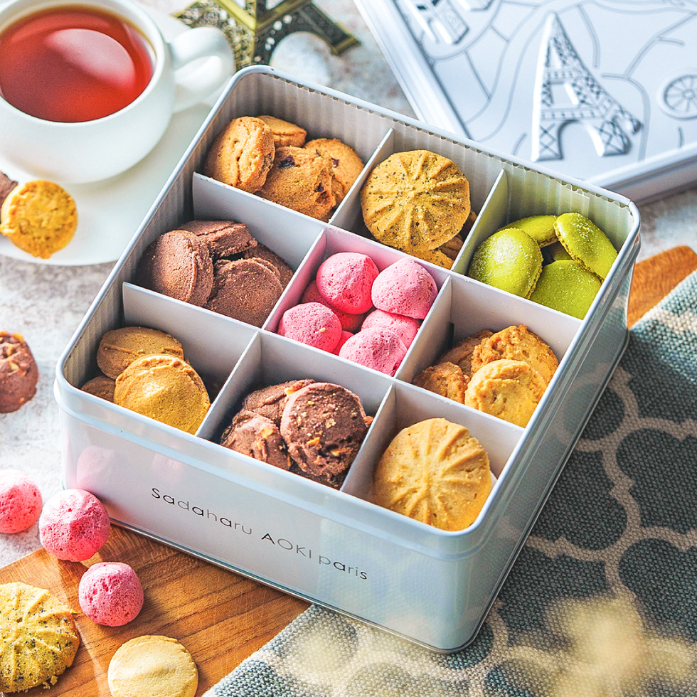 パティスリー・サダハル・アオキ・パリ コフレ アソーティモン ドゥ ビスキュイ モワイヤン（包装不可、メッセージカード別添）