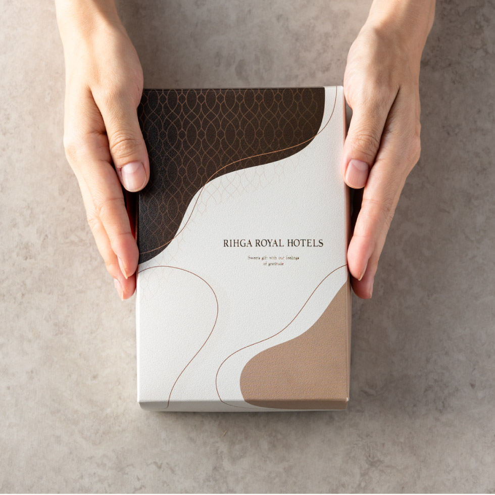 お歳暮 冬ギフト お菓子 内祝い リーガロイヤルホテル アーモンドショコラサンド 4個 RRG-01A / 洋菓子 ダックワーズ