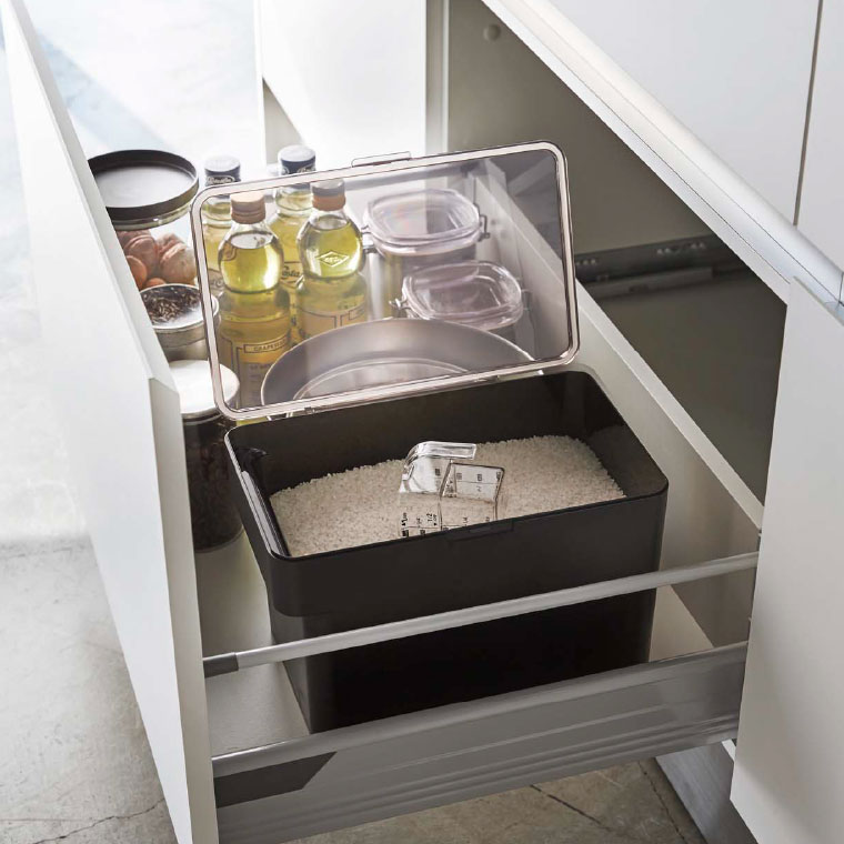 密閉 シンク下米びつ ５ｋｇ 計量カップ付 タワー 山崎実業 tower ＷＨ/ブラック 3377 3378 タワーシリーズ