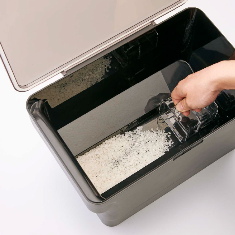 密閉 シンク下米びつ ５ｋｇ 計量カップ付 タワー 山崎実業 tower ＷＨ/ブラック 3377 3378 タワーシリーズ