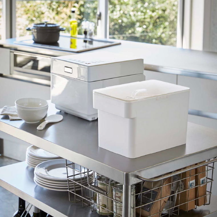 密閉 シンク下米びつ ５ｋｇ 計量カップ付 タワー 山崎実業 tower ＷＨ/ブラック 3377 3378 タワーシリーズ