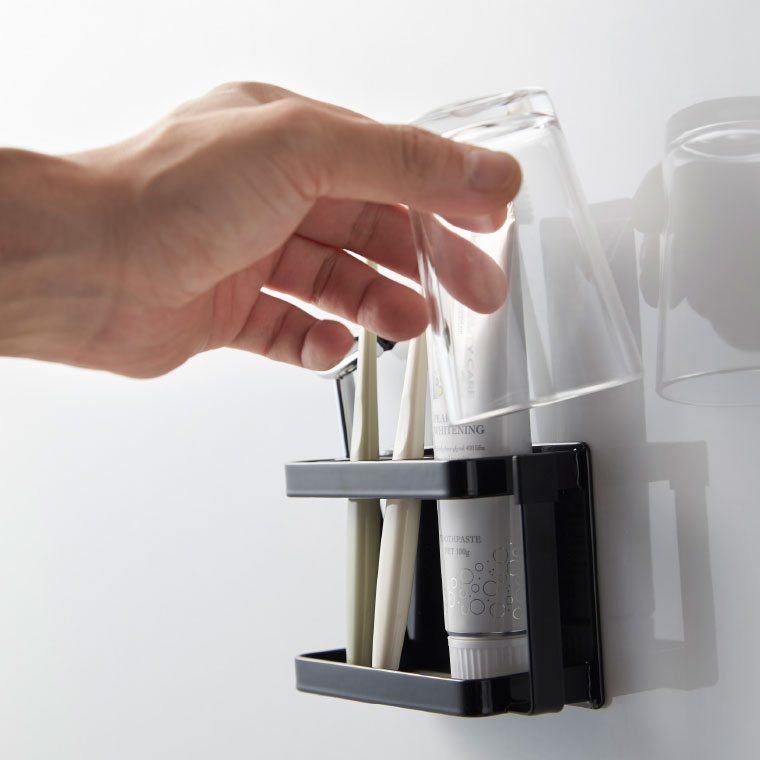 マグネットバスルームトゥースブラシスタンド タワー 山崎実業 tower 歯ブラシホルダー ホワイト/ブラック 3807 3808 タワーシリーズ マグネット