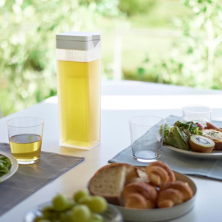 （土・日発送可） 倒して置ける冷水筒 タワー ティーバッグ入れ付き 山崎実業 公式 tower 1749 1750 ホワイト ブラック / 冷蔵庫内 収納 1.2L 送料無料