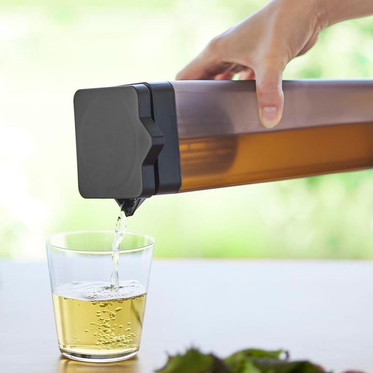 （土・日発送可） 倒して置ける冷水筒 タワー ティーバッグ入れ付き 山崎実業 公式 tower 1749 1750 ホワイト ブラック / 冷蔵庫内 収納 1.2L 送料無料