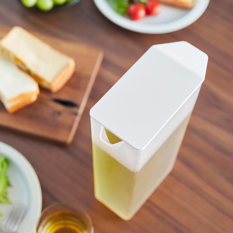 （土・日発送可） ハンドル付きスリム冷水筒 タワー 2L 山崎実業 公式 tower 1816 1817 ホワイト ブラック / 送料無料