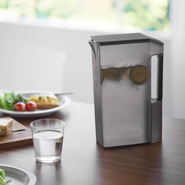 （土・日発送可） ハンドル付きスリム冷水筒 タワー 2L 山崎実業 公式 tower 1816 1817 ホワイト ブラック / 送料無料