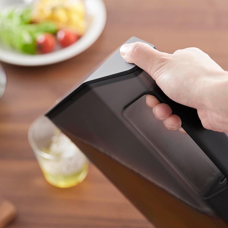 （土・日発送可） ハンドル付きスリム冷水筒 タワー 2L 山崎実業 公式 tower 1816 1817 ホワイト ブラック / 送料無料