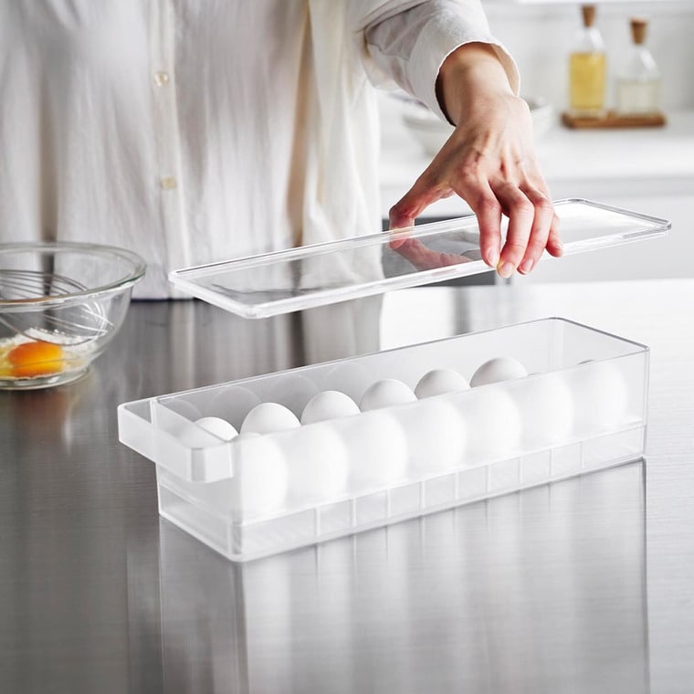 （土・日発送可） 冷蔵庫中蓋付き卵ケース タワー 山崎実業 公式 tower 1481 1482 ホワイト ブラック / 冷蔵庫内 収納 14個用 たまご ケース 重ね置き