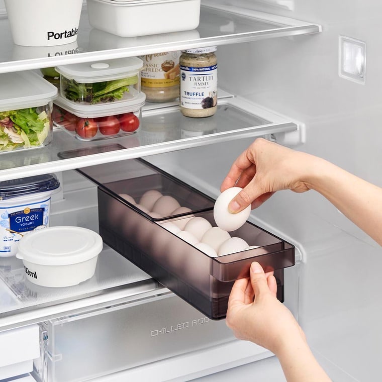 （土・日発送可） 冷蔵庫中蓋付き卵ケース タワー 山崎実業 公式 tower 1481 1482 ホワイト ブラック / 冷蔵庫内 収納 14個用 たまご ケース 重ね置き