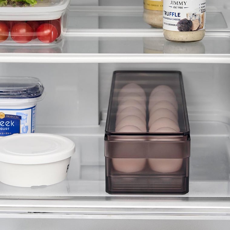 （土・日発送可） 冷蔵庫中蓋付き卵ケース タワー 山崎実業 公式 tower 1481 1482 ホワイト ブラック / 冷蔵庫内 収納 14個用 たまご ケース 重ね置き