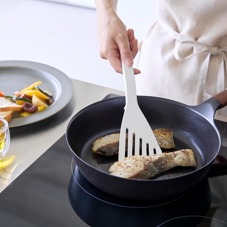 （土・日発送可） シリコーンビーター タワー 山崎実業 公式 tower 1503 1504 ホワイト ブラック