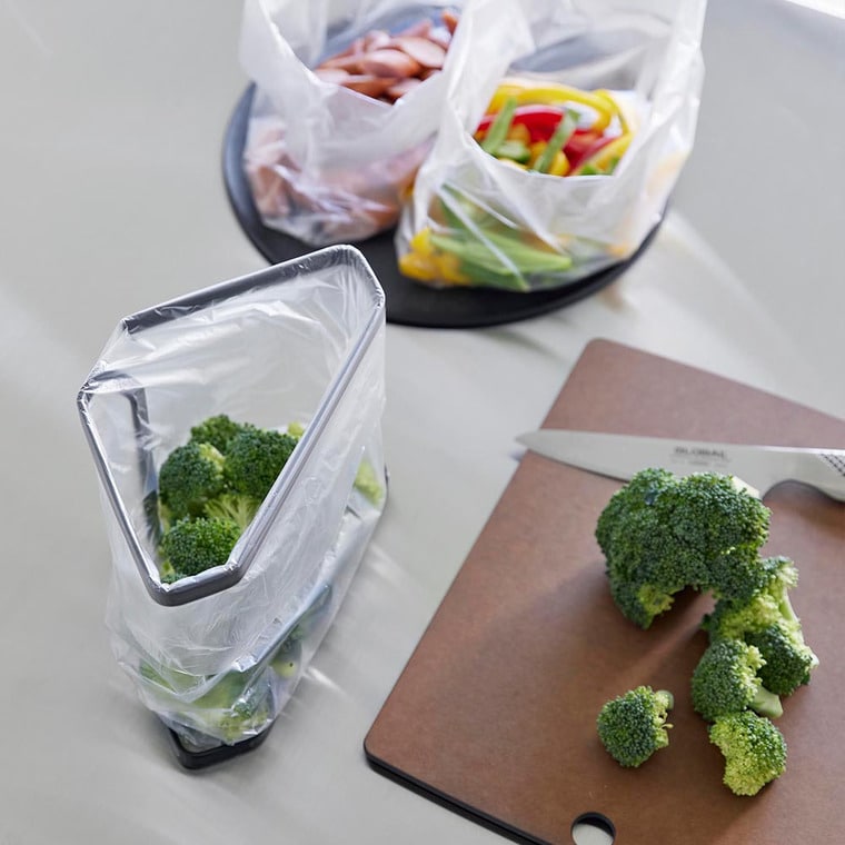 水切りネットが付けられる三角コーナー タワー 山崎実業 公式 tower キッチン 1555 1556 ホワイト ブラック