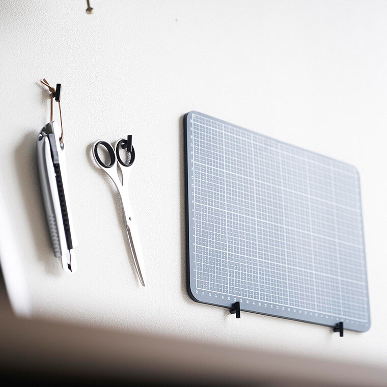 2本の針で抜けにくいフック画鋲 タワー S 4個組 山崎実業 tower 1923 1924 ホワイト ブラック / 石こうボード壁対応 耐荷重 1kg