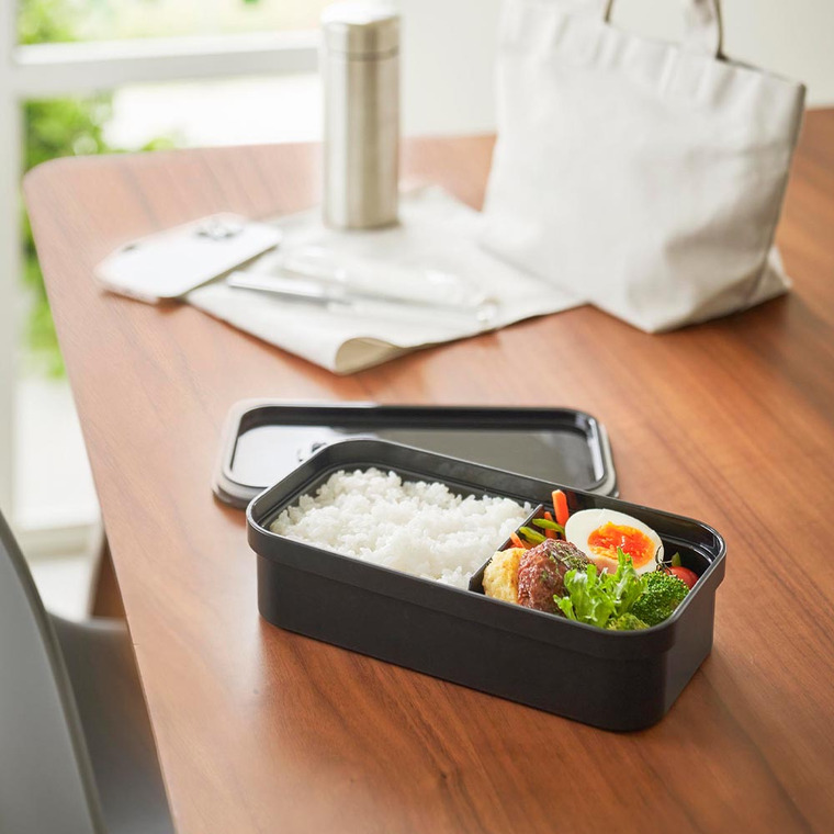 冷凍ごはん用のザルがそのまま入るバルブ付き密閉ランチボックス タワー 山崎実業 公式 tower 1363 1364 ホワイト ブラック / 750mL 弁当箱 保存容器 電子レンジ 食洗機 対応