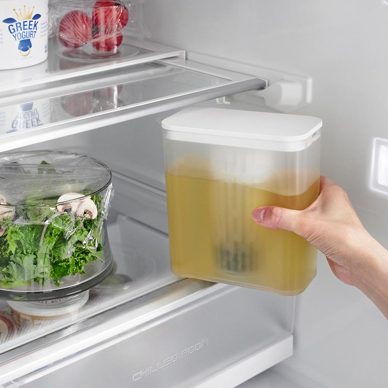 棚に入れられる冷水筒 タワー 1L 山崎実業 公式 tower キッチン 1690 1691 ホワイト ブラック / 1.0L ピッチャー 冷蔵庫内 収納