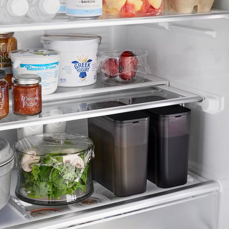 棚に入れられる冷水筒 タワー 1L 山崎実業 公式 tower キッチン 1690 1691 ホワイト ブラック / 1.0L ピッチャー 冷蔵庫内 収納