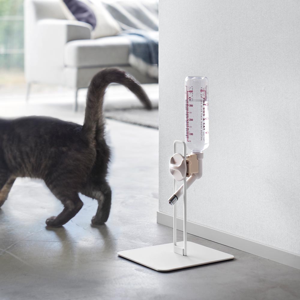 [ ペット用ボトル給水器スタンド ヌークス S ] 山崎実業 nooks 10009 10010 ホワイト ブラック / ペット 給水器 給水スタンド 水飲み ボトル 給水 スタンド 水飲み器 犬 猫 500mL ノズル 受け皿 ペットグッズ