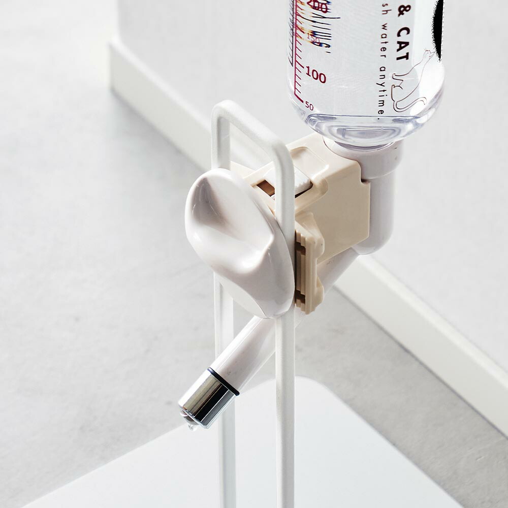 [ ペット用ボトル給水器スタンド ヌークス S ] 山崎実業 nooks 10009 10010 ホワイト ブラック / ペット 給水器 給水スタンド 水飲み ボトル 給水 スタンド 水飲み器 犬 猫 500mL ノズル 受け皿 ペットグッズ