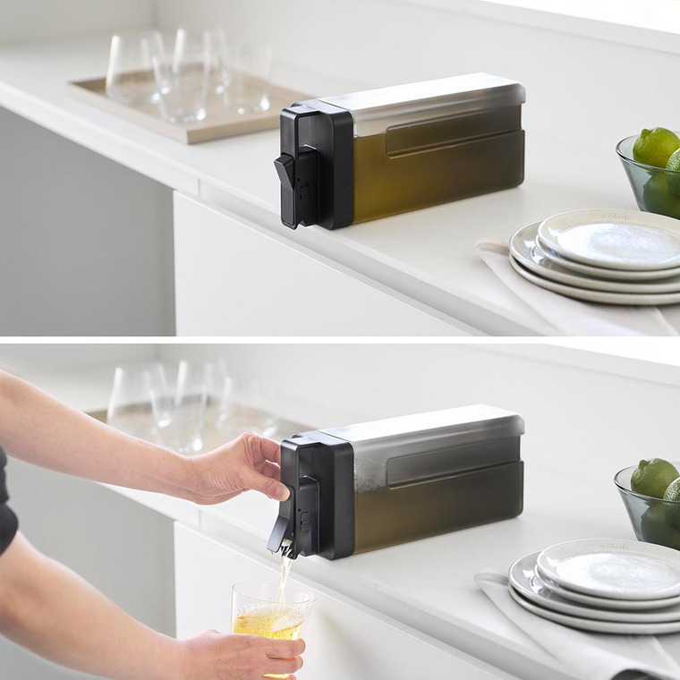 倒して置けてそのまま注げる冷水筒 タワー 2.2L 山崎実業 公式 tower 10029 10030 ホワイト ブラック 送料無料