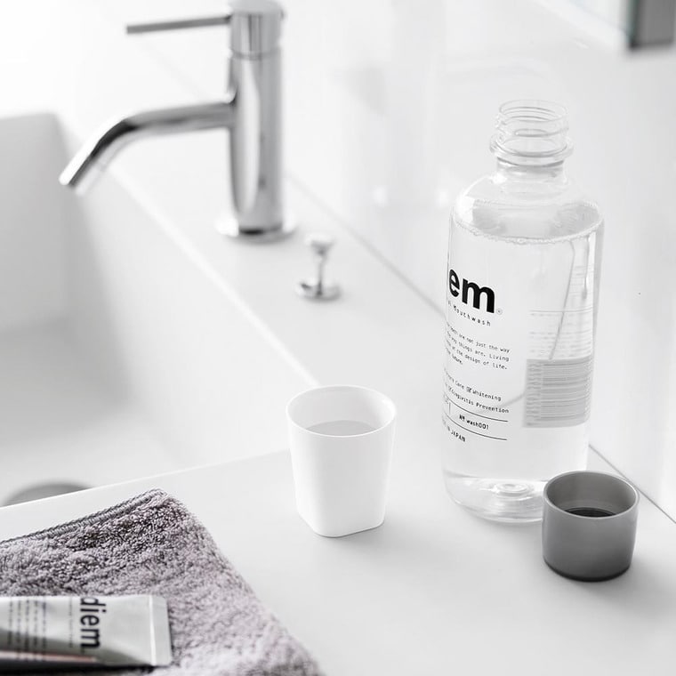 フィルムシート洗面戸棚下マグネットマウスウォッシュタンブラー タワー 山崎実業 公式 tower 10401 10402 ホワイト ブラック