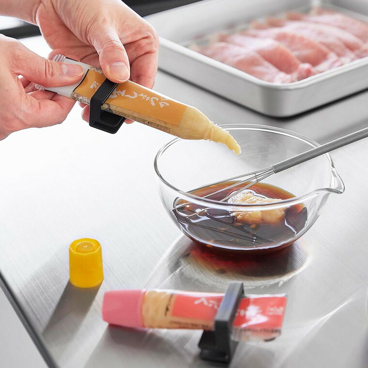 山崎実業 tower 引っ掛け絞れる薬味チューブホルダー タワー 3個組 公式 10474 10475 ホワイト ブラック