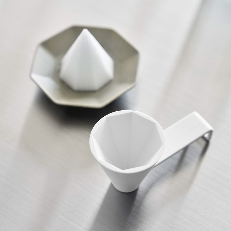 山崎実業 tower 八角盛り塩スプーン タワー 公式 10591 ホワイト