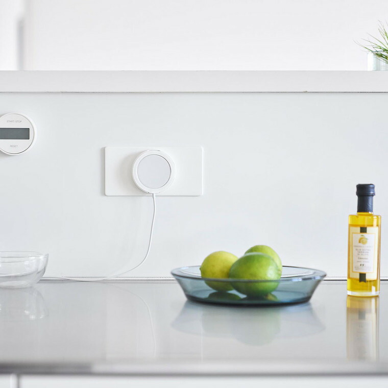 山崎実業 tower マグネットスマートフォン充電ホルダー タワー 公式 10086 10087 ホワイト ブラック