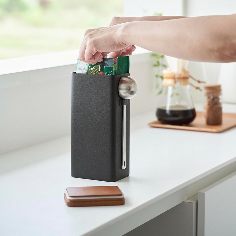 山崎実業 tower 袋ごとコーヒー豆収納ケース タワー スプーン付き 公式 10460 10461 ホワイト ブラック 送料無料