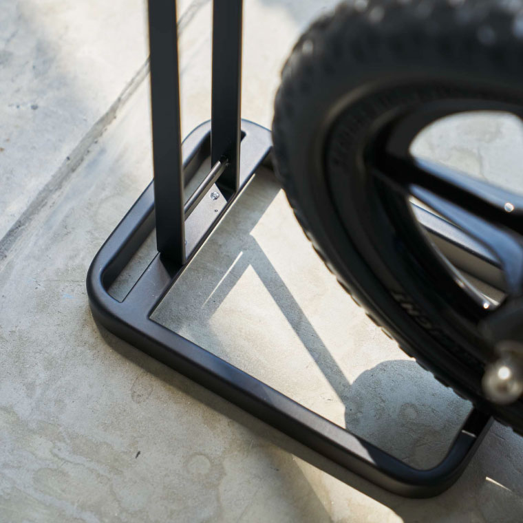 ペダルなし自転車＆ヘルメットスタンド タワー 山崎実業 tower ホワイト/ブラック 4340 4341 タワーシリーズ