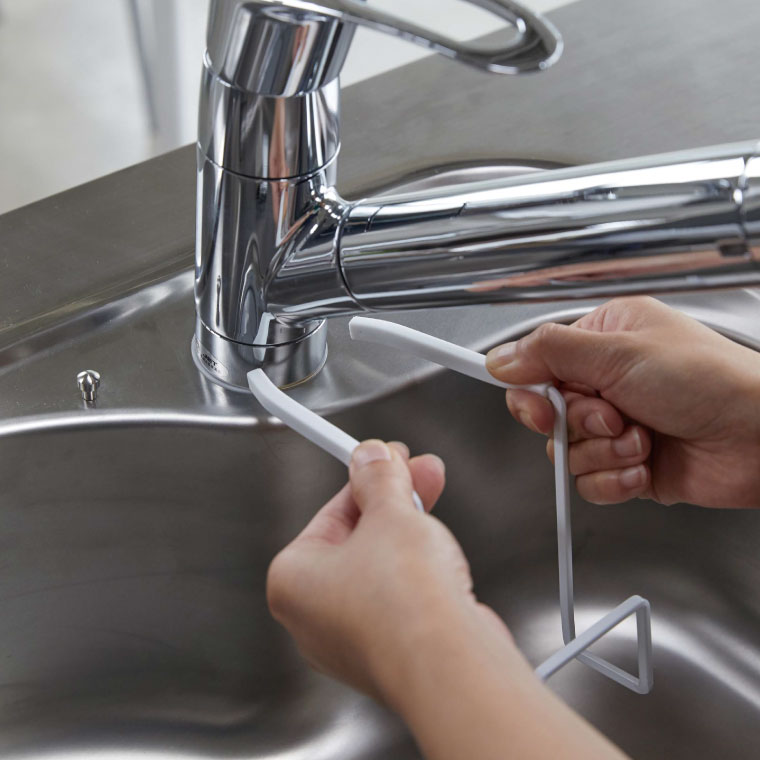 蛇口にかけるスポンジホルダー タワー 山崎実業 tower ホワイト/ブラック 4388 4389 タワーシリーズ