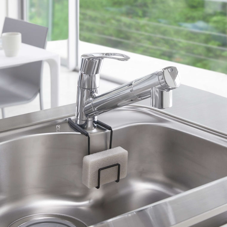 蛇口にかけるスポンジホルダー タワー 山崎実業 tower ホワイト/ブラック 4388 4389 タワーシリーズ