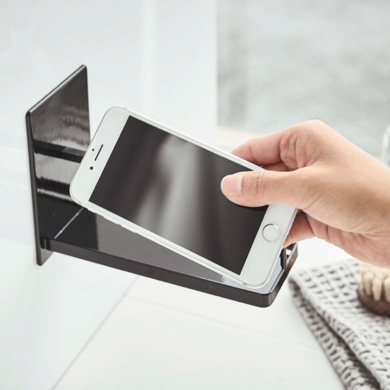 マグネットバスルームスマートフォンスタンド タワー 山崎実業 tower スマホスタンド ホワイト/ブラック 4972 4973 タワーシリーズ