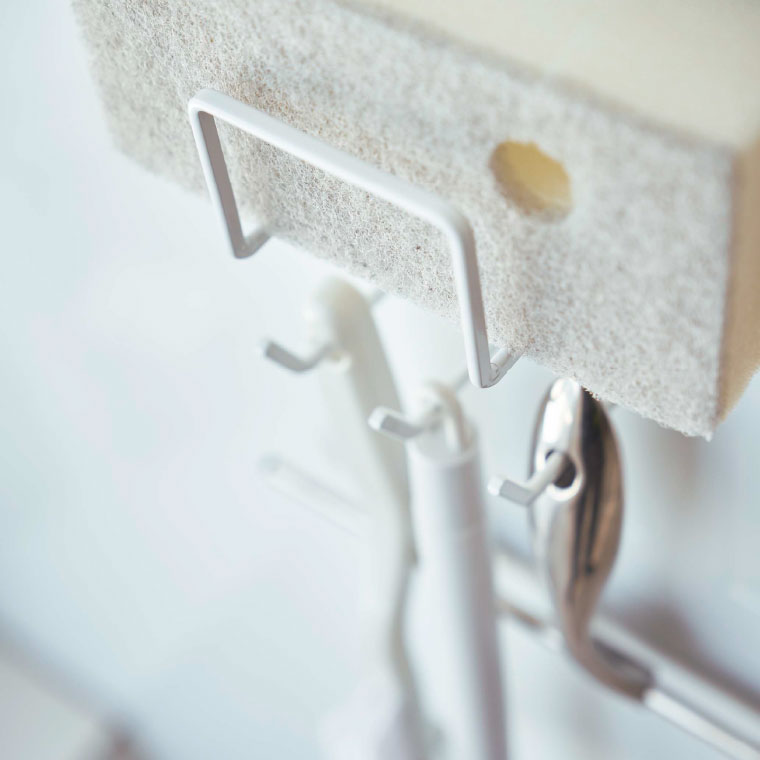 マグネットバスルームクリーニングツールホルダー タワー 山崎実業 tower スポンジホルダー ホワイト/ブラック 4976 4977 タワーシリーズ