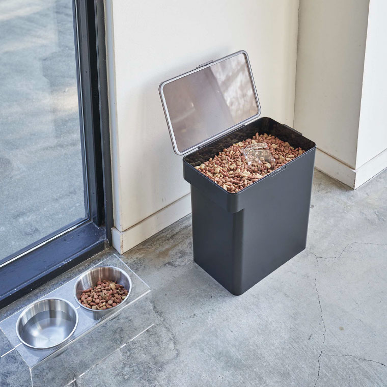 密閉米びつ １０ｋｇ 計量カップ付 タワー 山崎実業 tower ホワイト/ブラック 5423 5424 タワーシリーズ