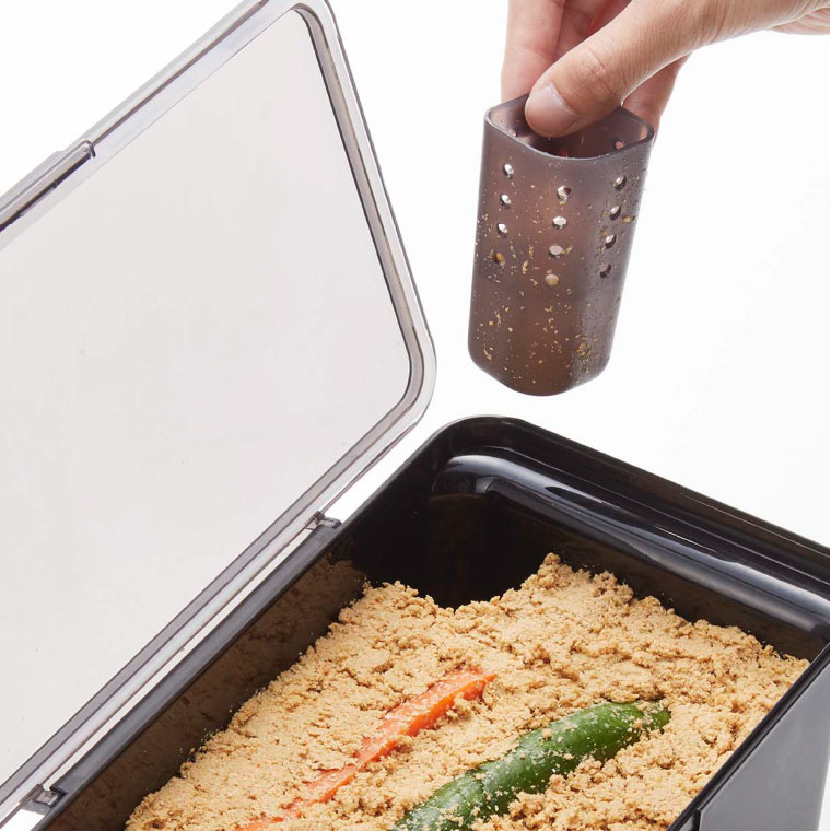 密閉ぬか漬けケース 水取り器付 タワー 山崎実業 tower ホワイト/ブラック 4944 4945 タワーシリーズ