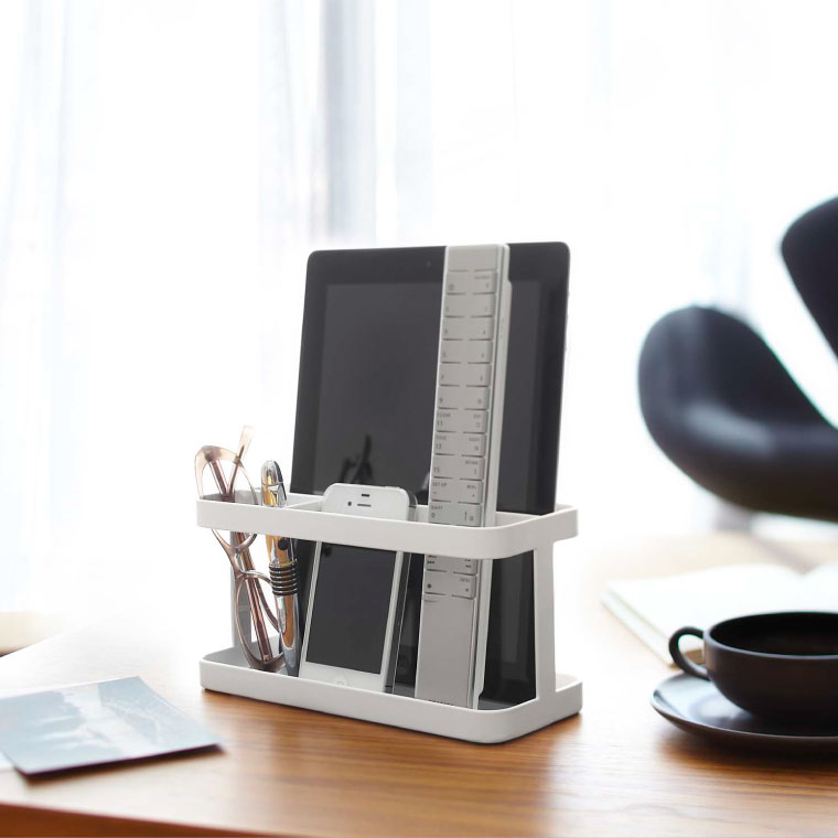 タブレット＆リモコンラック タワー 山崎実業 tower ホワイト/ブラック 7303 7304 送料無料 タワーシリーズ(カラー)  |『内祝い』『出産内祝い』『カタログギフト』の【ソムリエ@ギフト】