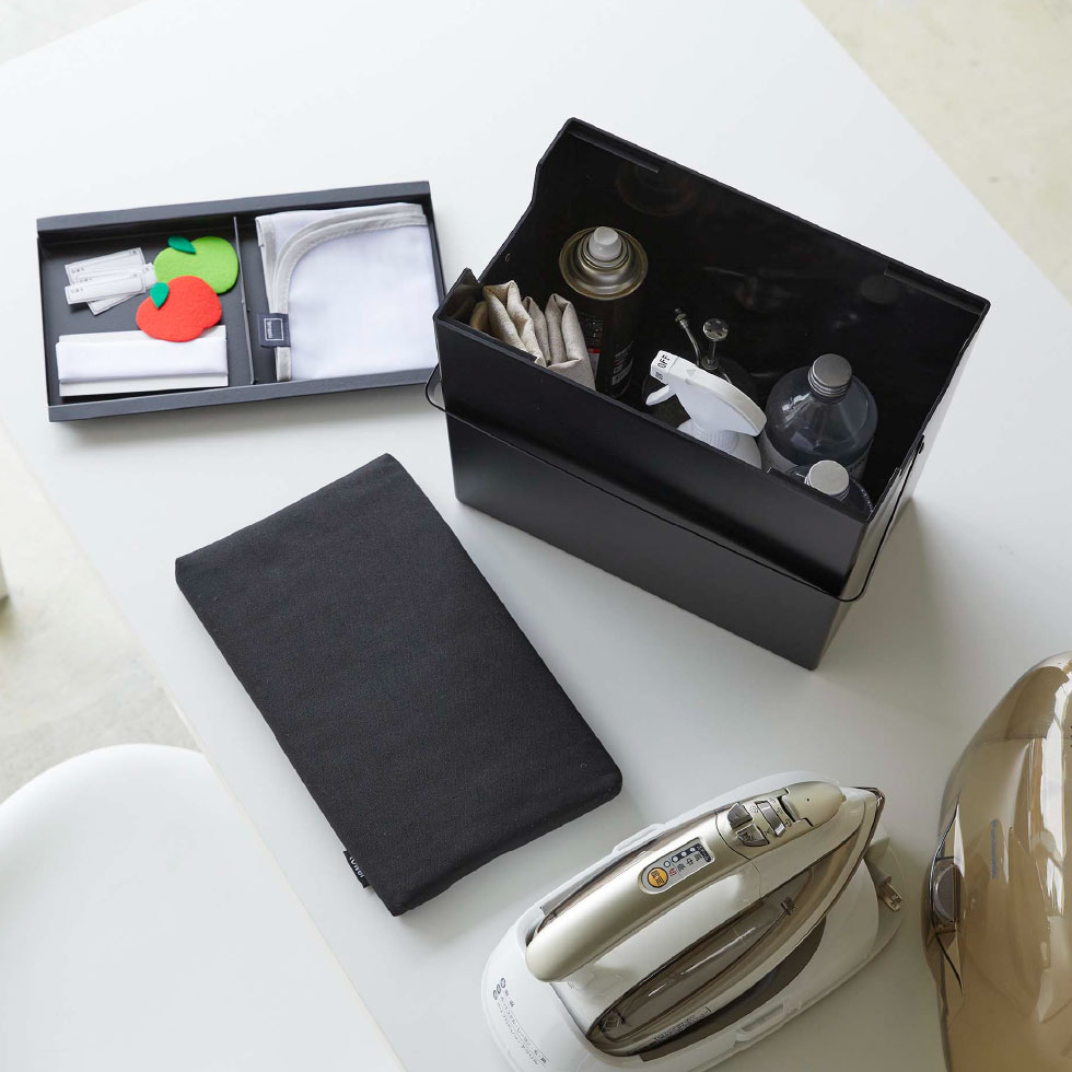 アイロン掛けできる蓋付きアイロン収納ケース タワー 山崎実業 tower ホワイト/ブラック 5457 5458 タワーシリーズ