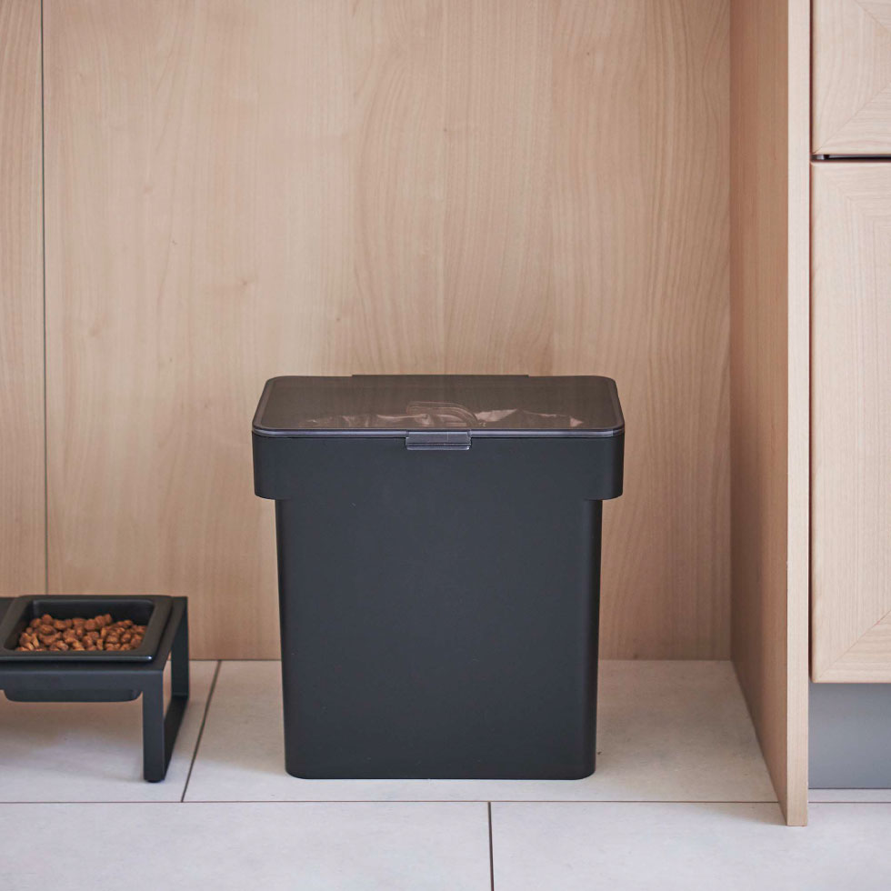 密閉袋ごとペットフードストッカー タワー 3kg 計量カップ付 山崎実業 tower ホワイト/ブラック 5613 5614 タワーシリーズ