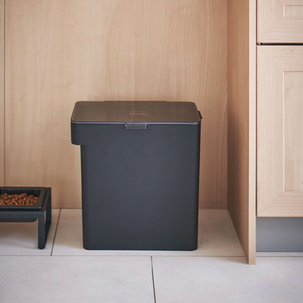 密閉ペットフードストッカー タワー 6.5kg 計量カップ付 山崎実業 tower ホワイト/ブラック 5615 5616 タワーシリーズ