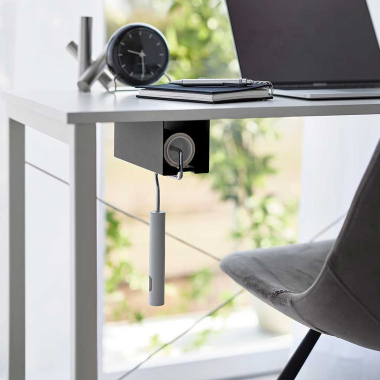 山崎実業 tower テーブル下カーペットクリーナーホルダー タワー ホワイト ブラック 3710 3711