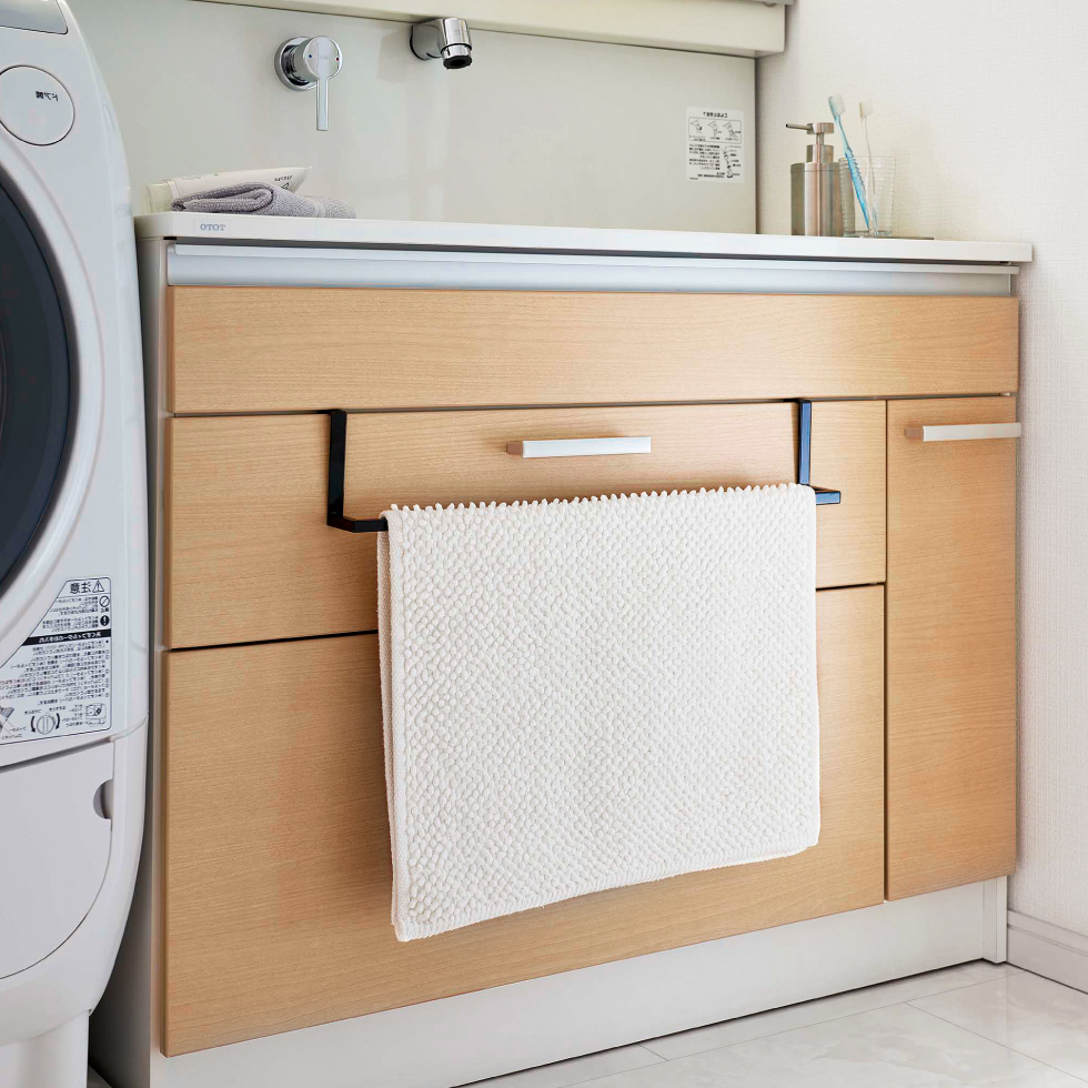 洗面下引っ掛け伸縮バスマット&タオルハンガー タワー 山崎実業 tower ホワイト/ブラック7420 7421