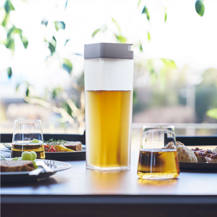 倒して置ける冷水筒 タワー 山崎実業 ホワイト/ブラック 5724 5725