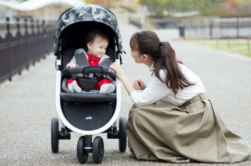 三輪ベビーカーの魅力とは？joieライトトラックスを徹底解説| よみもの