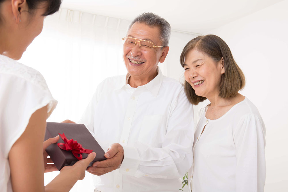 60代の人に贈る！年配の人が喜ぶもらって嬉しいおすすめ内祝いギフトを紹介！