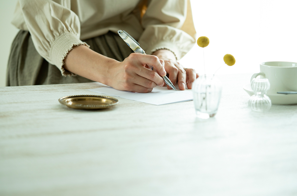 出産内祝いにお礼状は必要 お礼状と手紙の違いと内祝いに添える手紙の必要性を解説 よみもの The Gift